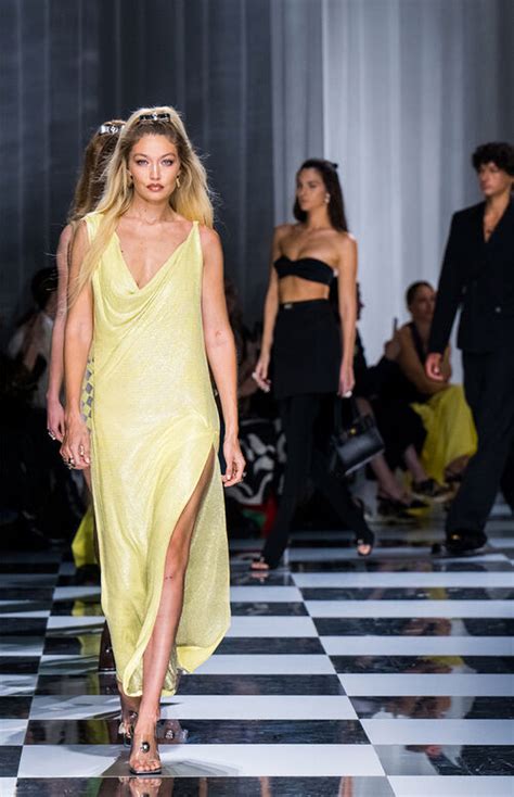 sfilata versace 2024 febbraio|2024 : news e aggiornamenti della Maison .